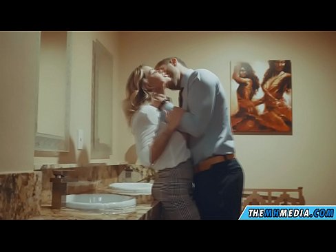 ❤️ Pan fydd melyn busty yn eich hudo mewn ystafell orffwys gyhoeddus ️❌ Fideo porn ar porn % cy.teatroporno.ru% ❌❤